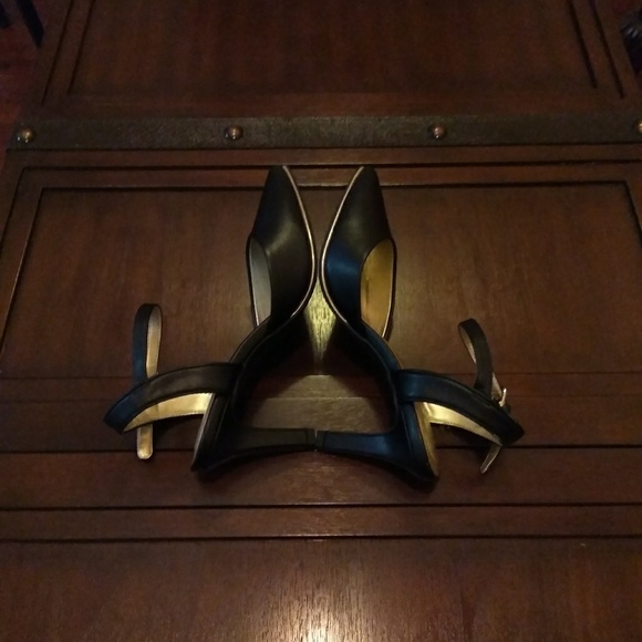 Heels - Picture 4 of 7